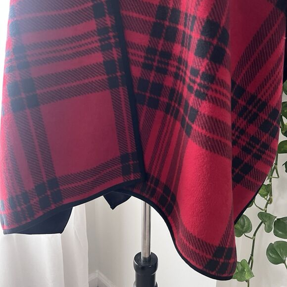 Woolrich Red & Black Plaid Super Soft Luxurious Fleece Style Wrap - One Size - Picture 4 of 8